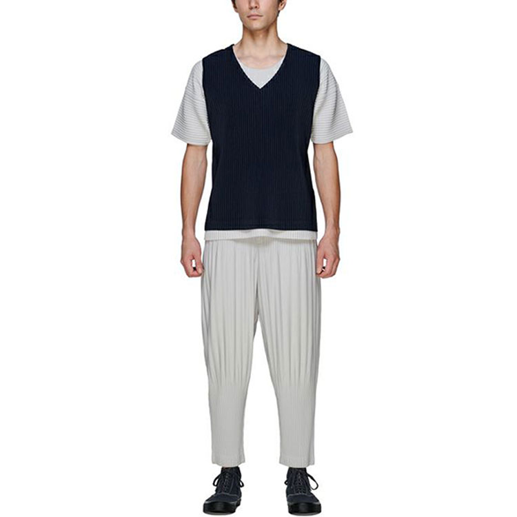 Lookbook Homme Plissé Issey Miyake SS22 灰色百褶寬鬆錐形休閒長褲 男款 HP55JF151-11