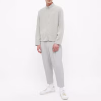 Lookbook Homme Plissé Issey Miyake SS22 褶皺彈性長褲 淺灰色 休閒風格 HP19JF151-11