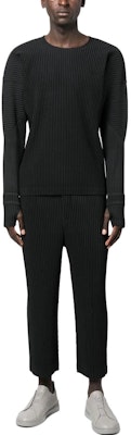 Homme Plissé Issey Miyake SS23 黑色褶襇長袖圓領上衣。 HP28JK118-15 Lookbook Homme Plissé Issey Miyake SS23 黑色褶襇長袖圓領上衣。 HP28JK118-15