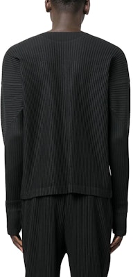 Homme Plissé Issey Miyake SS23 黑色褶襇長袖圓領上衣。 HP28JK118-15 Shop Homme Plissé Issey Miyake SS23 黑色褶襇長袖圓領上衣。 HP28JK118-15