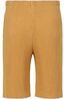 Lookbook Homme Plissé Issey Miyake SS23 黃色百褶高腰短褲 休閒風格。 HP31JF129-53