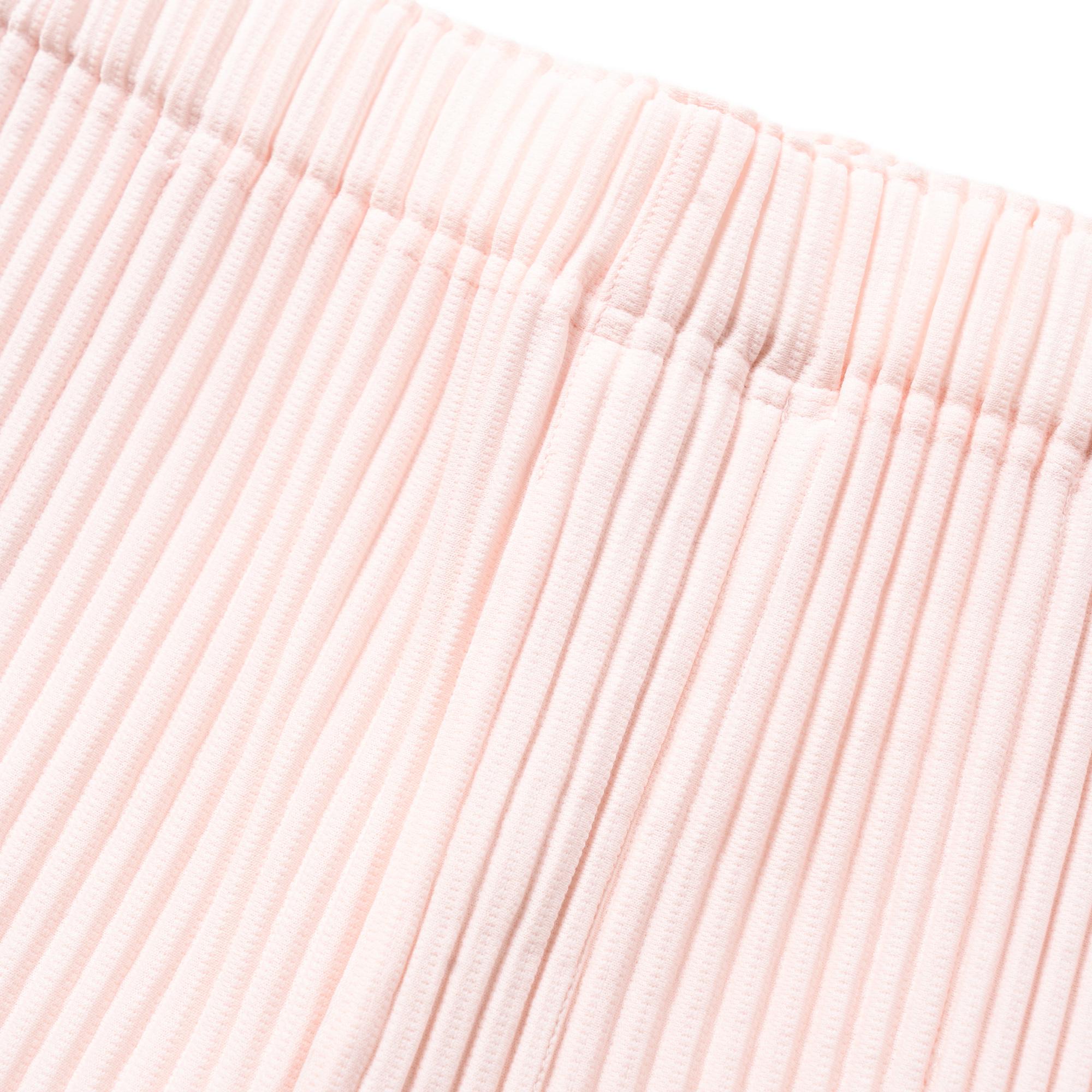 Purchase Homme Plissé Issey Miyake SS24粉色修身弹力腰休闲短裤。 HP48JF110-20