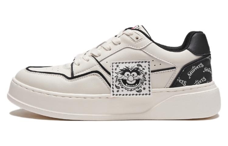 Lookbook 热风迪士尼x木偶幽灵系列双层皮潮流圆头系带低帮运动鞋 H13M3396