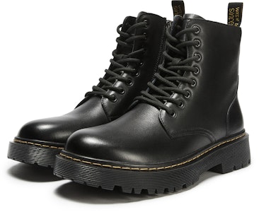 Hotwind Martin Boot 'Gaya British Kasual Hitam' H95M3406 Lookbook Hotwind Martin Boot 'Gaya British Kasual Hitam' H95M3406