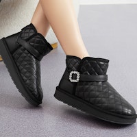 Hotwind PU時尚休閒格紋水鑽短靴 '女款' H89W2P05 Lookbook Hotwind PU時尚休閒格紋水鑽短靴 '女款' H89W2P05