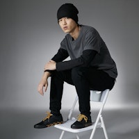 华裔画家花鸟南联手Vans黑色虎年Old Skool经典鞋 VN000ZDFBLK 1