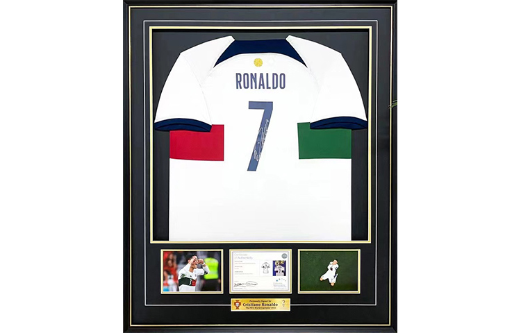 Huayi Taozhen Cristiano Ronaldo Signed 2022 Portugal Jersey with COA - Collectible Edition 9187998