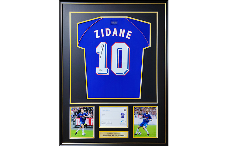 Huayi Taozhen Zinedine Zidane Autographed 1998 France Jersey with Frame & Certificate. 9185275