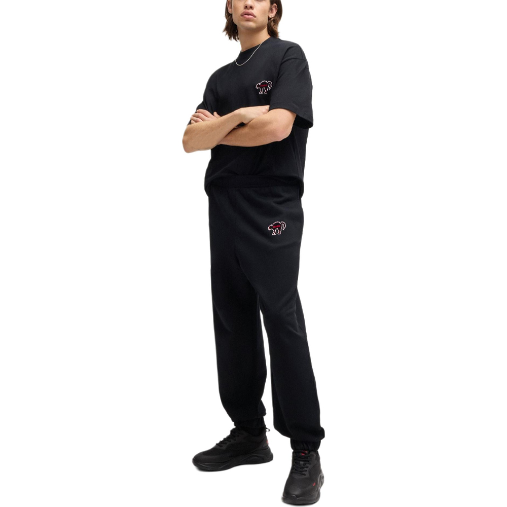 Lookbook HUGO BOSS 黑色標誌寬鬆版型慢跑運動褲。 50518982-001