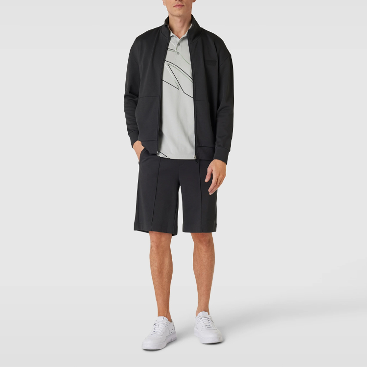 Lookbook HUGO BOSS 黑色高領拉鍊休閒外套帶標誌印花。 50511413-016