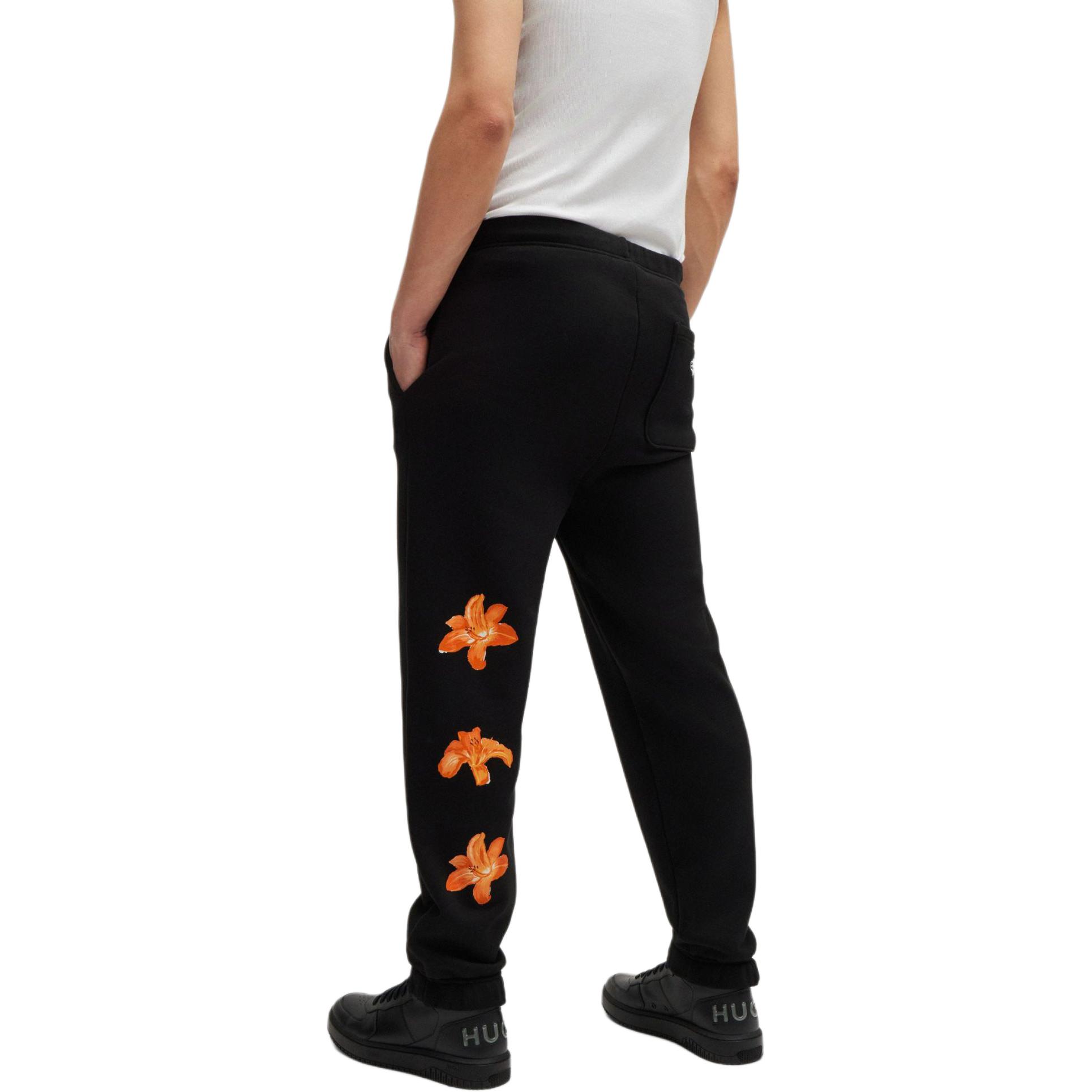 Shop HUGO BOSS 黑色休閒標誌抽繩運動長褲 50517431-001