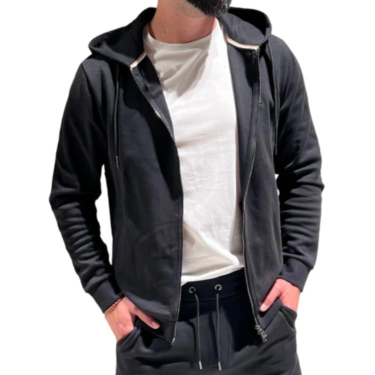 Lookbook HUGO BOSS 黑色純色Logo拉鍊連帽外套。 50520303-001