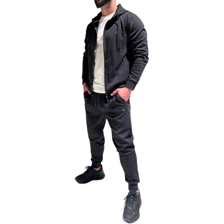 Shop HUGO BOSS 黑色純色Logo拉鍊連帽外套。 50520303-001