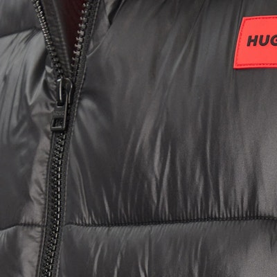 휴고 보스 블랙 솔리드 로고 패치 후드 베스트. 50503667-001 Sizing 휴고 보스 블랙 솔리드 로고 패치 후드 베스트. 50503667-001