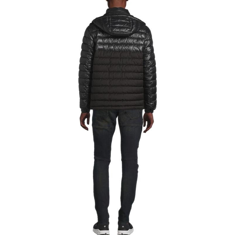 Shop HUGO BOSS 黑色連帽拉鍊夾克大口袋款 50464635-001