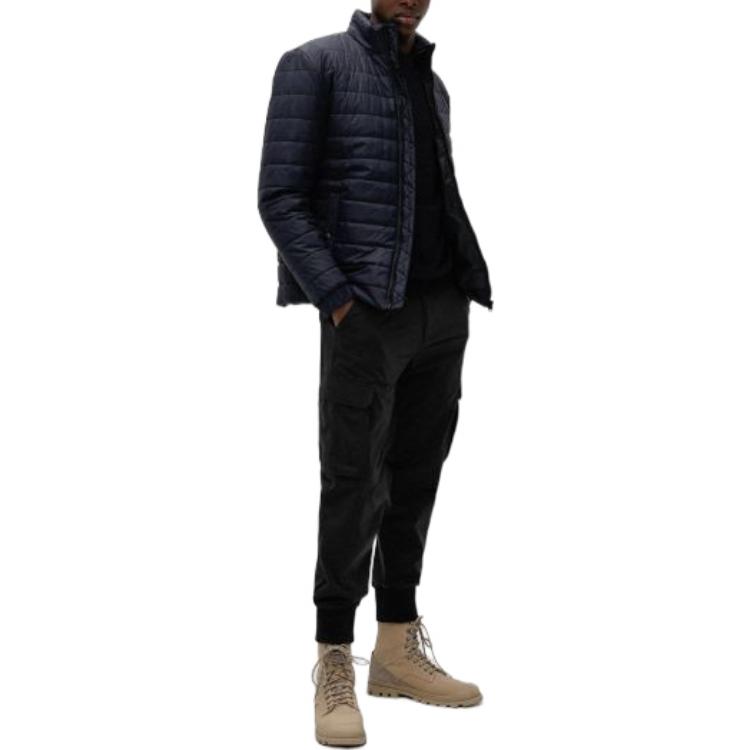 Shop HUGO BOSS FW22 海軍藍輕便外套 帶標誌拉鏈與立領設計 50468719-405