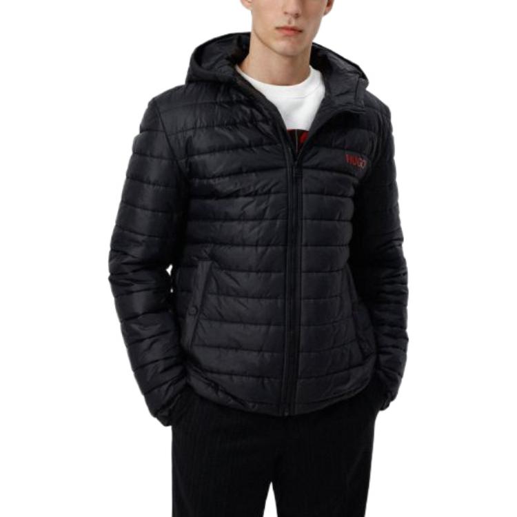 Lookbook HUGO BOSS 2022秋冬男款黑色連帽夾克帶LOGO印花。 50474699-001