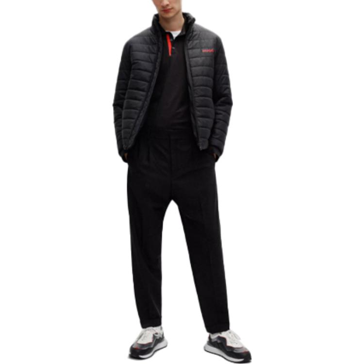 Shop HUGO BOSS 男士黑色轻便拉链夹克 FW22 带标志 50468719 001 50468719-001