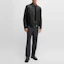 Lookbook HUGO BOSS FW24 Jaket Kulit Hitam dengan Resleting Lengan Panjang Kasual. 50518906-001
