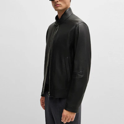HUGO BOSS FW24 Jaket Kulit Hitam dengan Resleting Lengan Panjang Kasual. 50518906-001 Details for HUGO BOSS FW24 Jaket Kulit Hitam dengan Resleting Lengan Panjang Kasual. 50518906-001