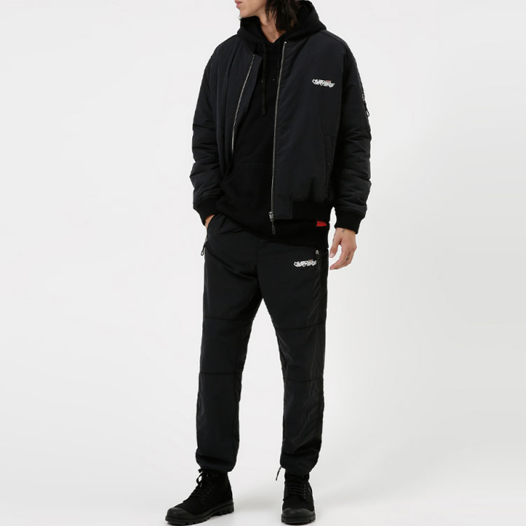 Lookbook HUGO BOSS SS22 黑色藝術圖案印花衛衣。 50463825-001