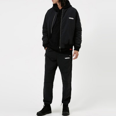 HUGO BOSS SS22 黑色藝術圖案印花衛衣。 50463825-001 Lookbook HUGO BOSS SS22 黑色藝術圖案印花衛衣。 50463825-001