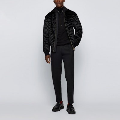 휴고 보스 SS22 블랙 타이거 패턴 자켓 50462356-001 Lookbook 휴고 보스 SS22 블랙 타이거 패턴 자켓 50462356-001