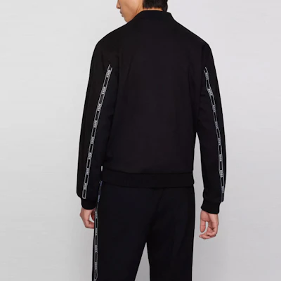 HUGO BOSS SS22 Jaket Slim Fit Pria Hitam Elastis. 50464777-001 Purchase HUGO BOSS SS22 Jaket Slim Fit Pria Hitam Elastis. 50464777-001