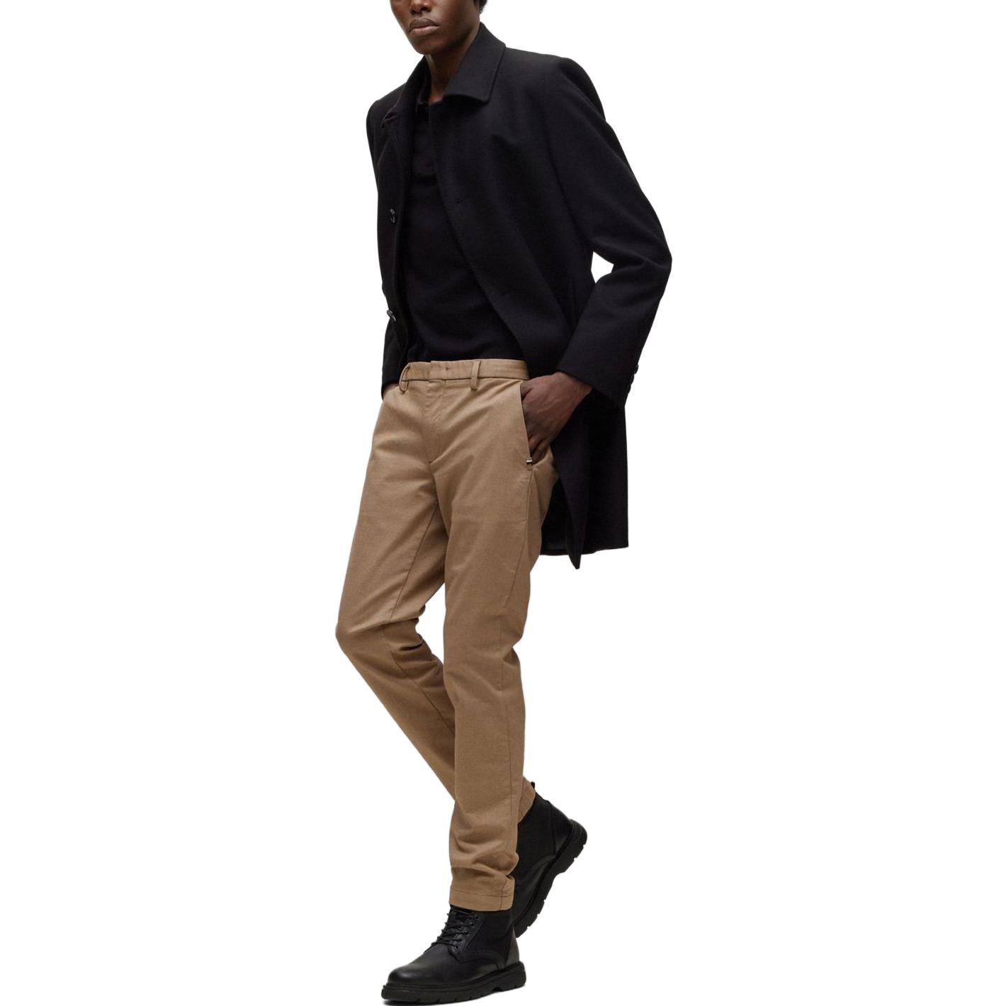 Lookbook HUGO BOSS SS23 黑色條紋徽標細節徽標織帶短袖POLO衫。 50467113-001