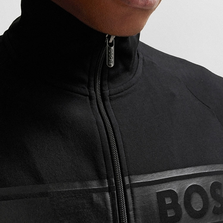 Sizing HUGO BOSS SS24 黑色高領拉鍊外套附品牌印花。 50510629-001