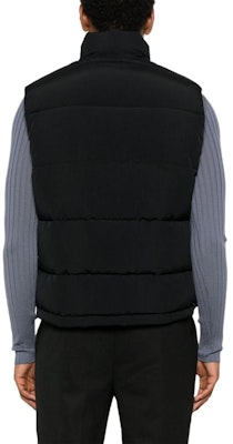 HUGO BOSS SS24 Baju Tanpa Lengan Hitam Leher-Tinggi dengan Rekaan Zip. 50520221 Lookbook HUGO BOSS SS24 Baju Tanpa Lengan Hitam Leher-Tinggi dengan Rekaan Zip. 50520221