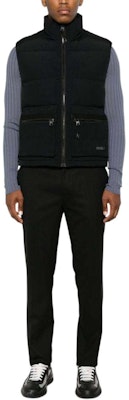 HUGO BOSS SS24 Baju Tanpa Lengan Hitam Leher-Tinggi dengan Rekaan Zip. 50520221 Shop HUGO BOSS SS24 Baju Tanpa Lengan Hitam Leher-Tinggi dengan Rekaan Zip. 50520221