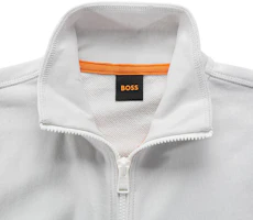 Shop HUGO BOSS SS24 男士灰白色鬆身拉鍊外套 飾有標誌性徽章 50468428-057