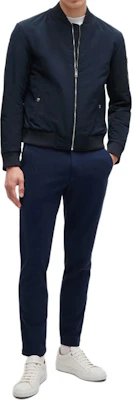 HUGO BOSS SS24 Jaket Zip-Up Kerah Stand Pria Navy Blue. 50519981-404 Lookbook HUGO BOSS SS24 Jaket Zip-Up Kerah Stand Pria Navy Blue. 50519981-404