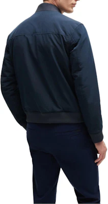 HUGO BOSS SS24 Jaket Zip-Up Kerah Stand Pria Navy Blue. 50519981-404 Purchase HUGO BOSS SS24 Jaket Zip-Up Kerah Stand Pria Navy Blue. 50519981-404