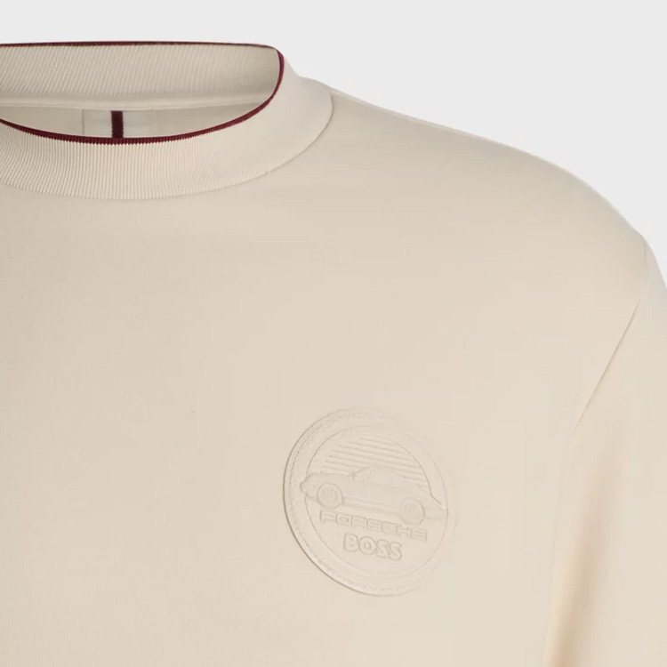 Lookbook HUGO BOSS x Porsche FW24 米色男士徽標套頭圓領衫。 50518625-131