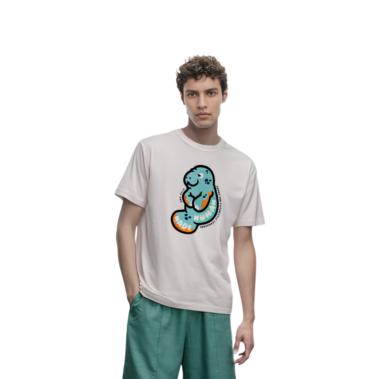 Shop HUMAN MADE Camiseta Blanca de Manga Corta con Gráfico de Manatí. HM23TE022-WHITE