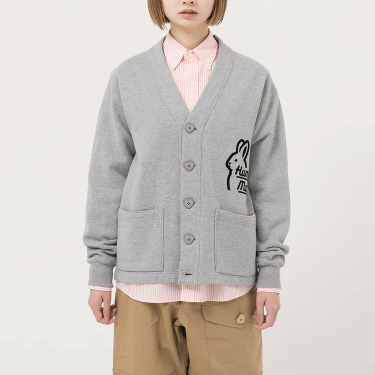 Shop HUMAN MADE FW22 字母印花V領扣釦夾克 男女通用款式 HM24CS018