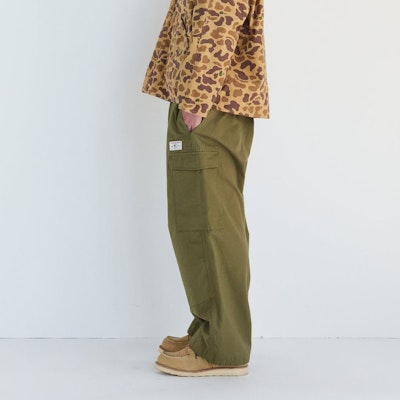 휴먼메이드 FW23 유니섹스 로고 스트링 카고팬츠 릴랙스핏. HM26PT014 Sizing 휴먼메이드 FW23 유니섹스 로고 스트링 카고팬츠 릴랙스핏. HM26PT014