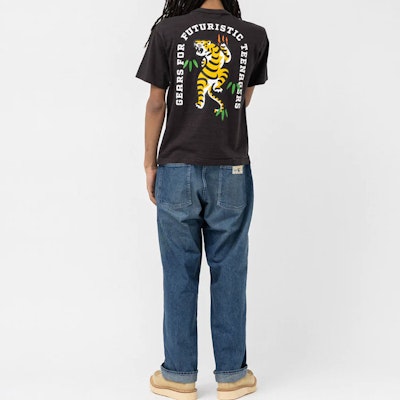 HUMAN MADE SS23 經典虎標誌印花男女通用T恤。 HM25CS041 Sizing HUMAN MADE SS23 經典虎標誌印花男女通用T恤。 HM25CS041