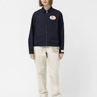 Shop HUMAN MADE SS23 Jaket Unisex dengan Lambang Dada & Rekaan Cetakan Hound Belakang. HM25JK019