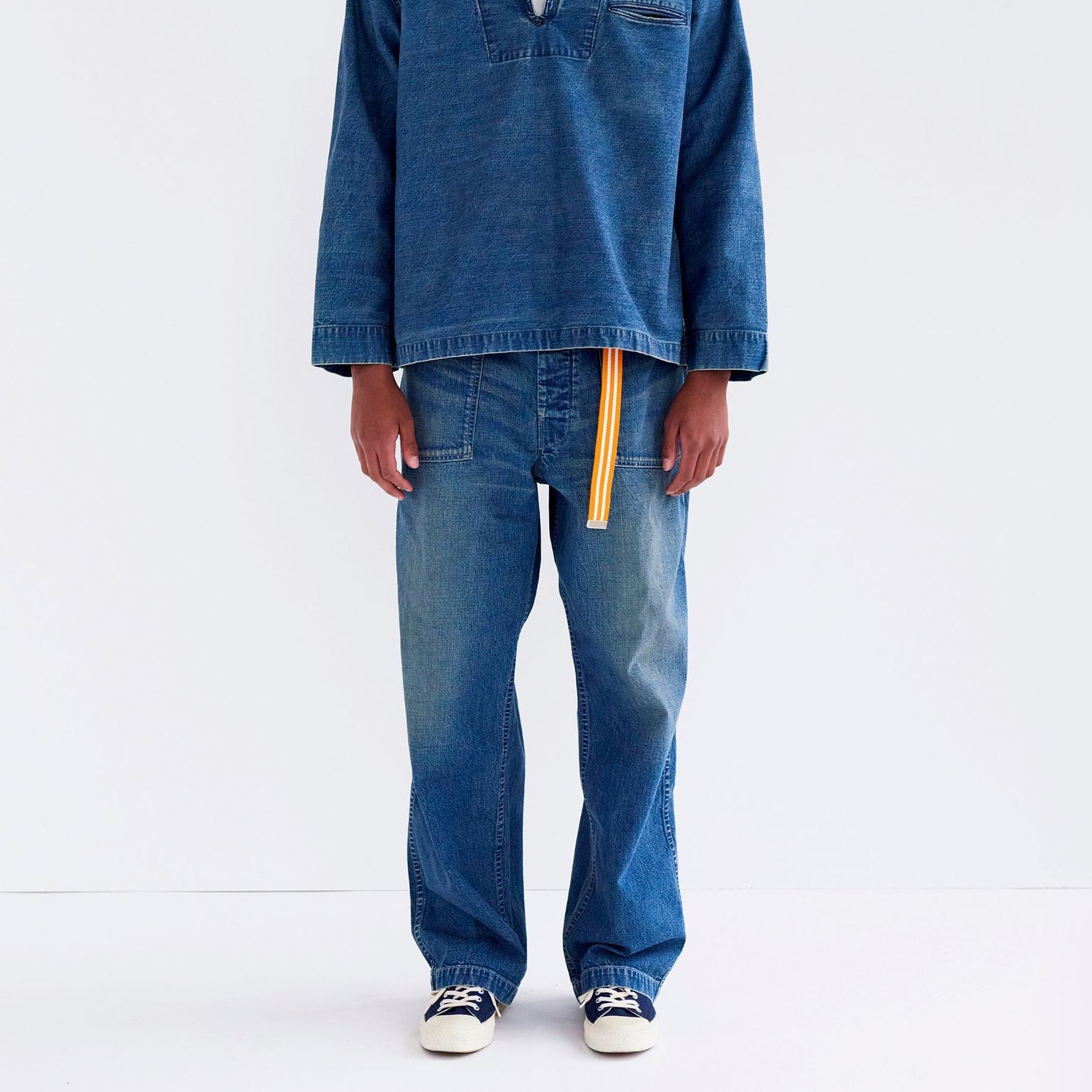 Shop 휴먼 메이드 SS24 릴랙스드 스트레이트 핏 멀티포켓 데님 팬츠 유니섹스 블루 HM27PT011