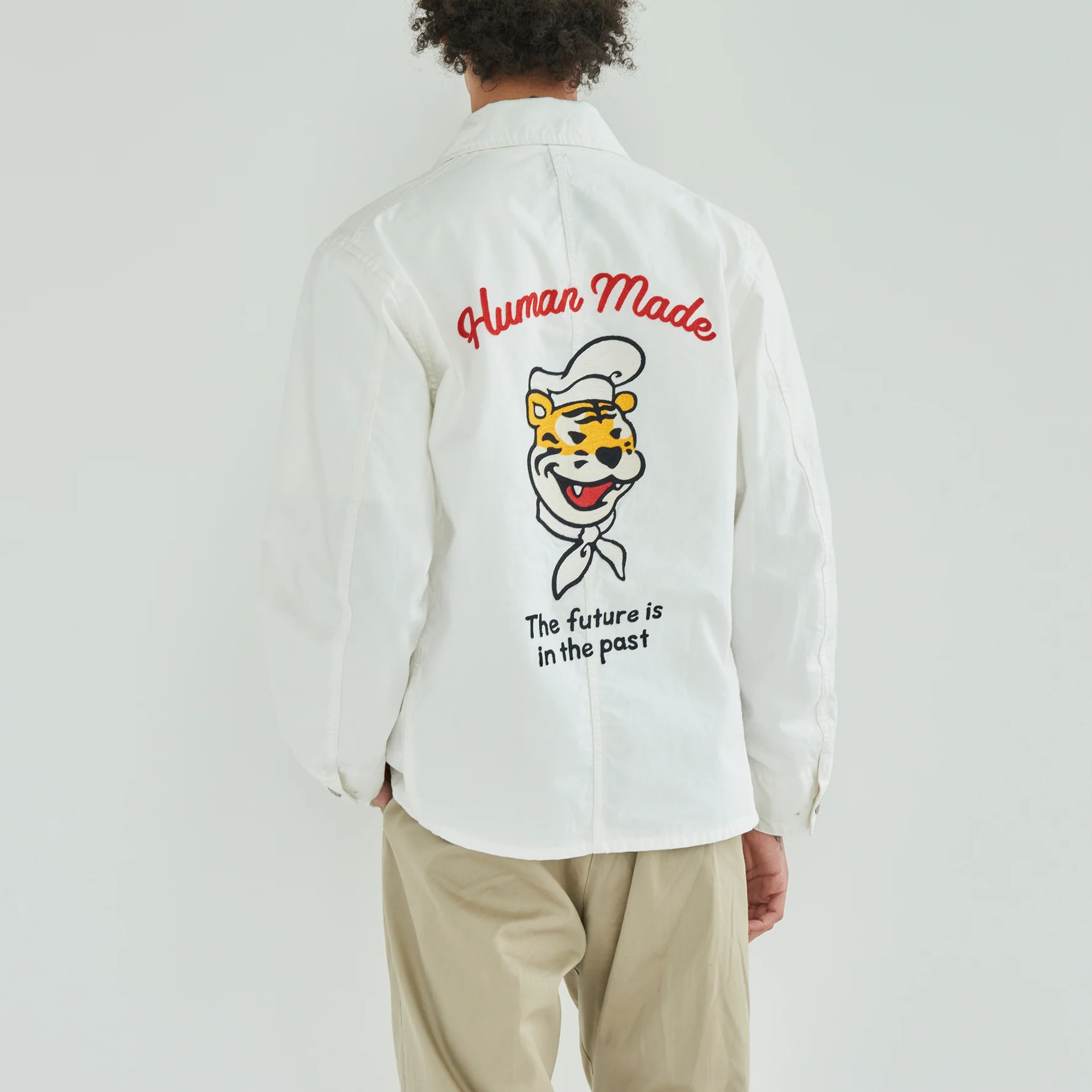 Purchase HUMAN MADE SS24 Jaket Kerja Santai Logo Bordir Putih Unisex. HM27JK022