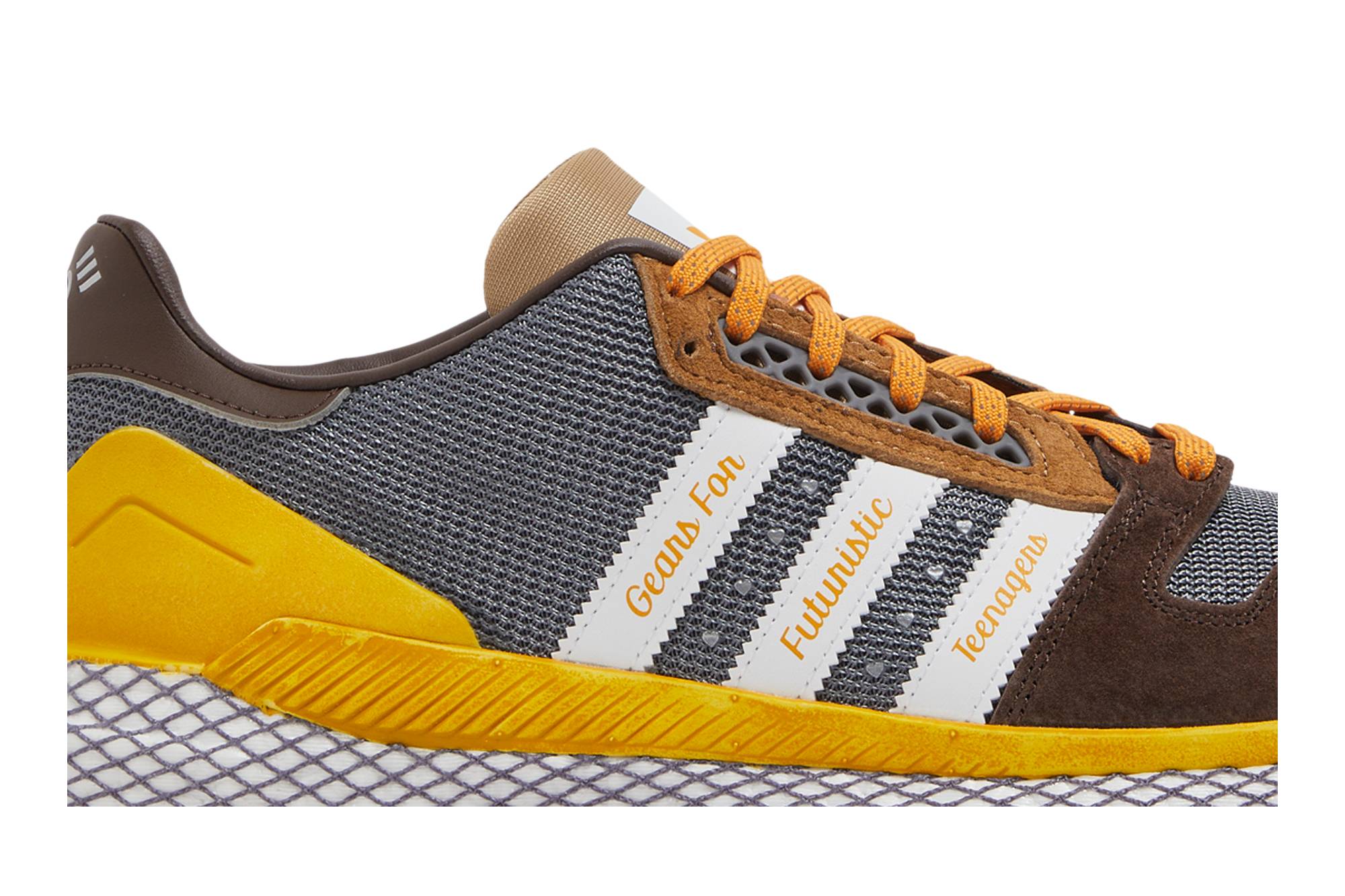 Order Human Made x adidas Questar 'Cardboard' dalam warna 'Kadbod'. GY3019