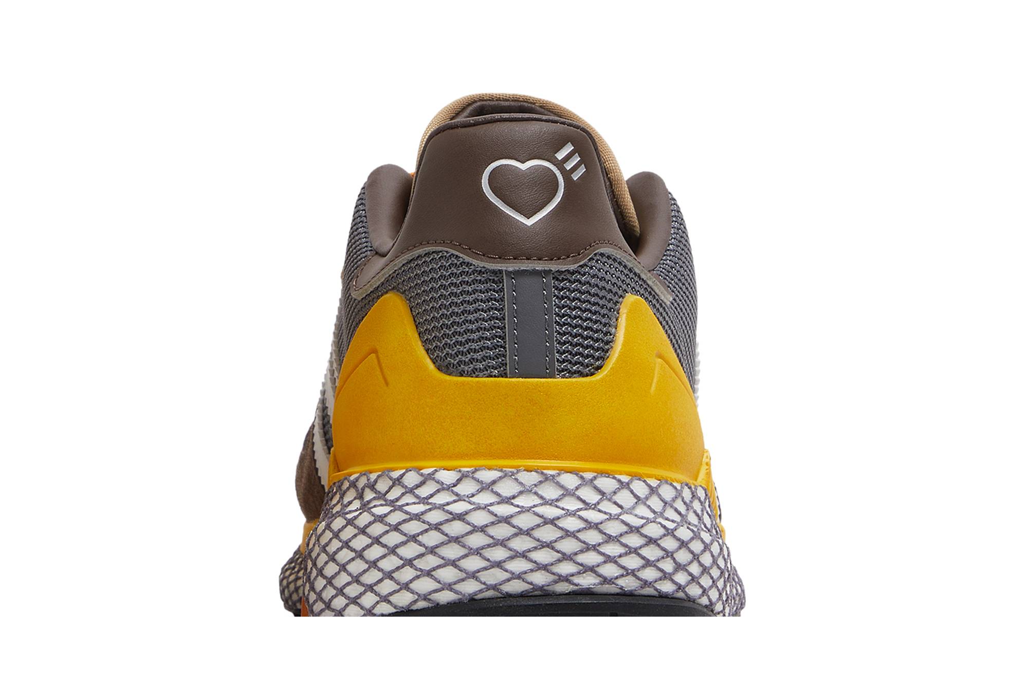 Sizing Human Made x adidas Questar 'Cardboard' dalam warna 'Kadbod'. GY3019