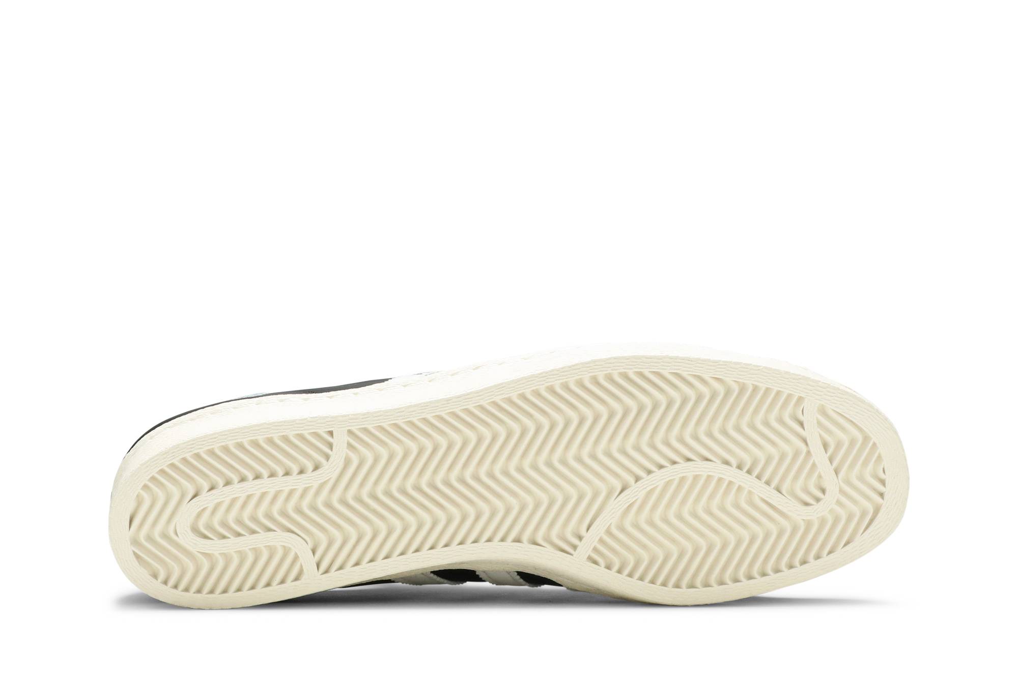 Shop 퓨처리스틱 틴에이저 기어, 휴먼메이드 X 아디다스 슈퍼스타 (블랙 화이트) FY0729