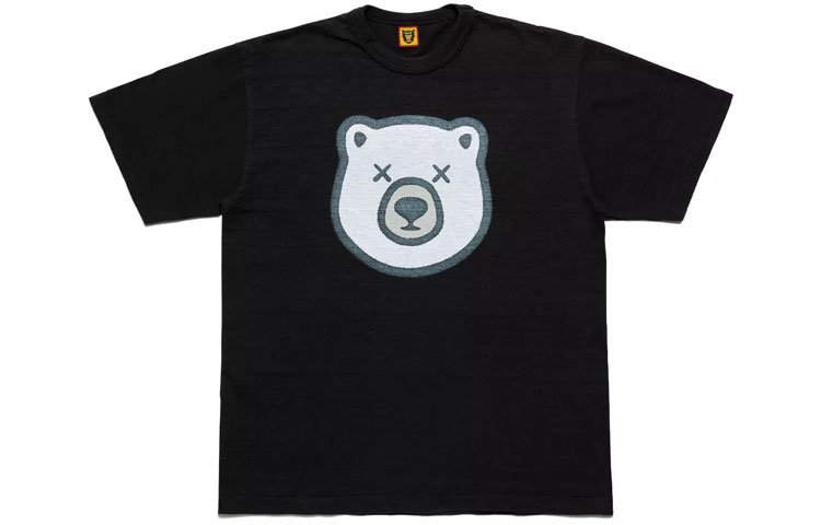 Shop HUMAN MADE x KAWS 标志熊图案男女同款短袖T恤。 XX22TE007