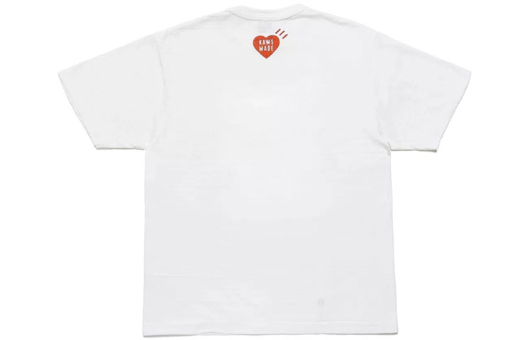 Lookbook 휴먼메이드 x 카우스 로고 하트 프린트 유니섹스 크루넥 티셔츠. XX22TE003