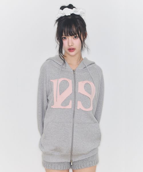 Lookbook ILIGO 129 徽標補丁拉鍊連帽外套 淺灰色 24AWOUT09LG
