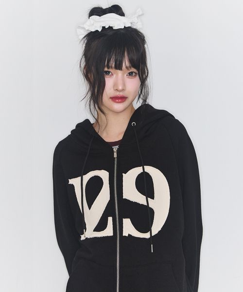 Lookbook ILIGO 129 徽標拉鏈連帽衫 黑色 24AWOUT09BK